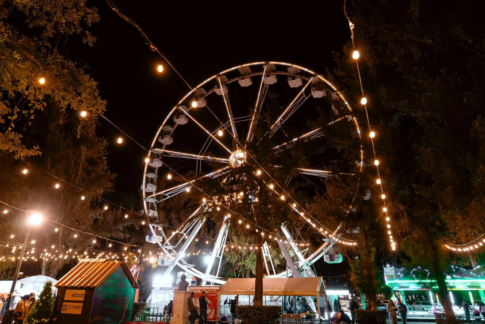 ¡Diversión al máximo con los juegos mecánicos en la Villa Navideña!: Sectur