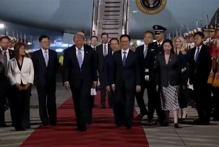 Donald Trump llega a Pekín para su segunda visita a China desde 2017