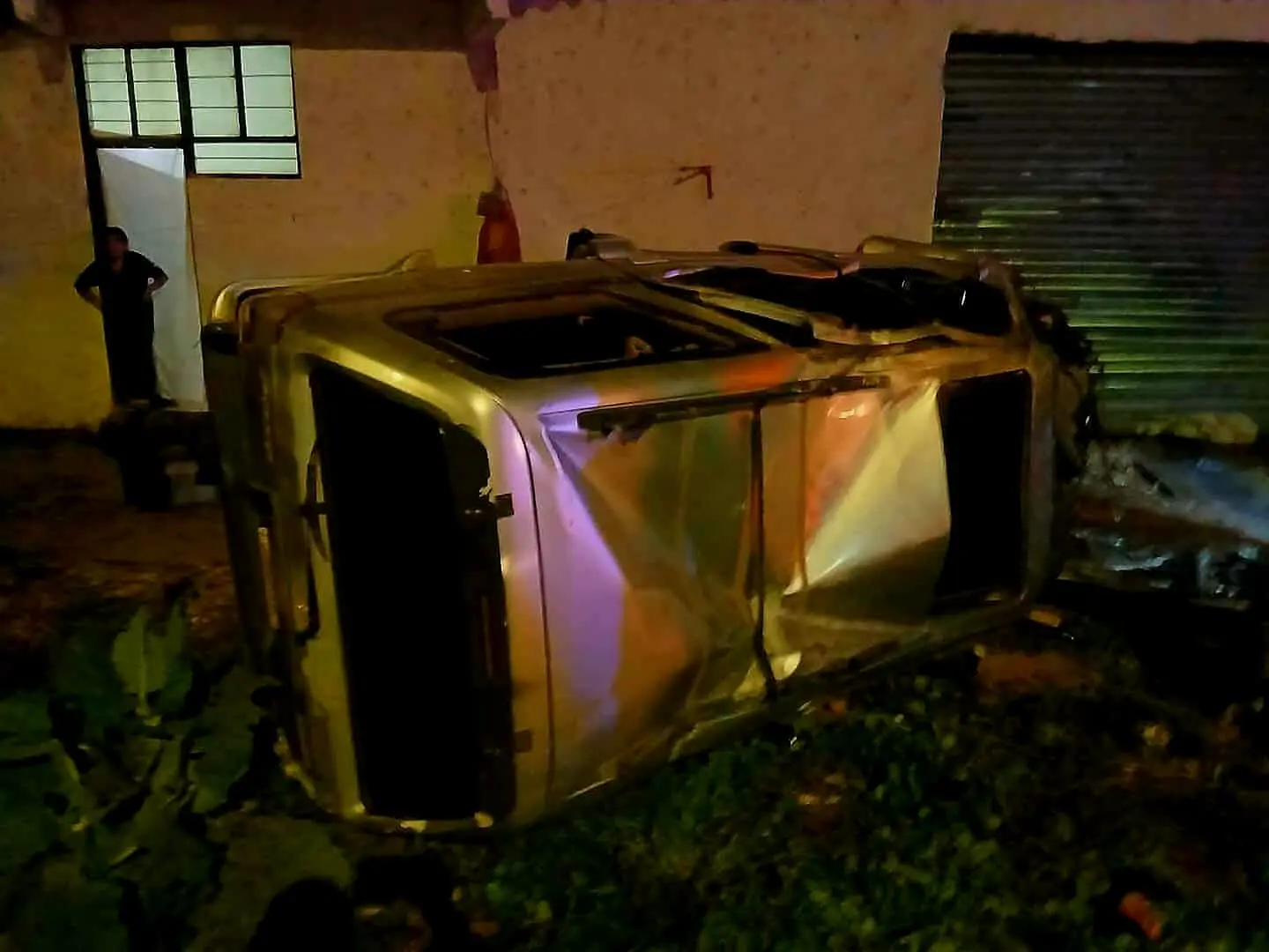 Dos adultos y un bebé muertos deja volcadura en Zitácuaro