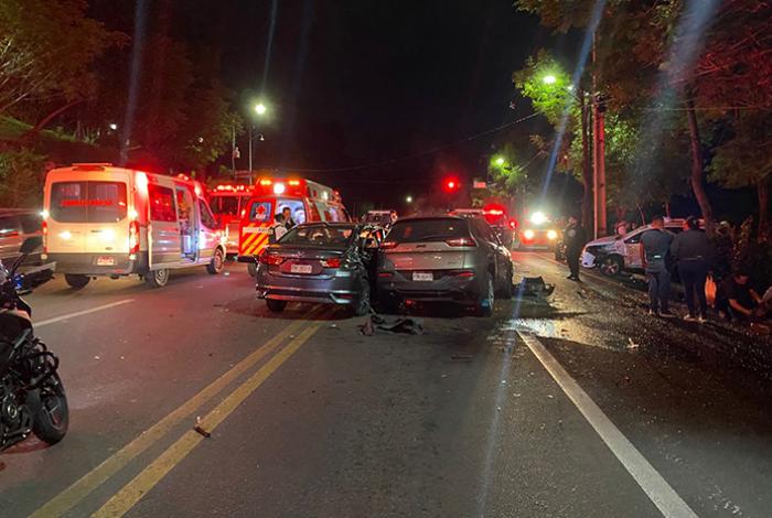 Dos heridos deja aparatoso choque múltiple en la avenida Camelinas de Morelia