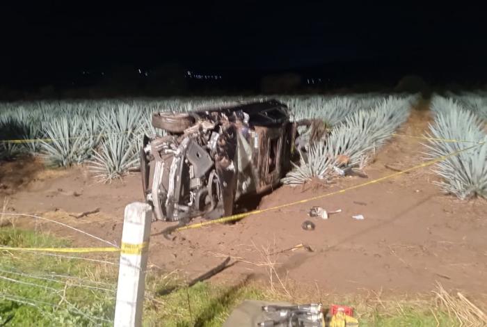 Dos muertos y dos mujeres heridas deja volcadura en la Autopista de Occidente