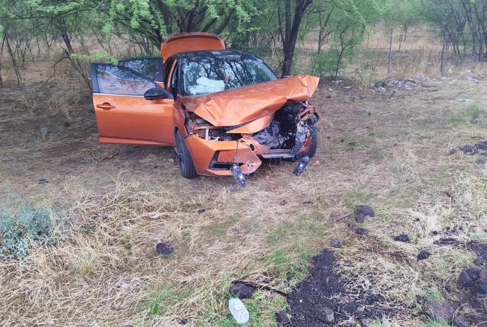 Dos personas resultan lesionadas tras accidente automovilístico en la Siglo XXI