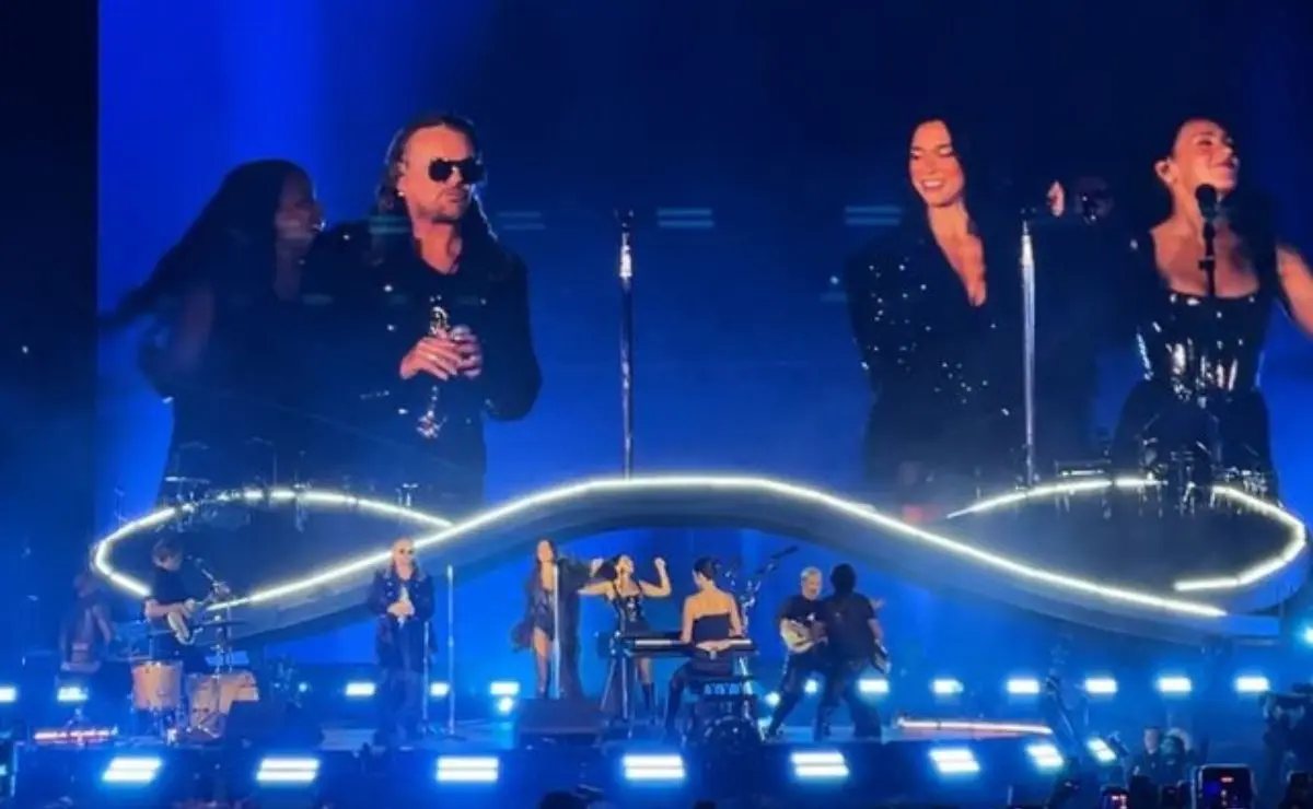 Dua Lipa sorprende en CDMX al cantar en dúo con Fher de Maná | VIDEO