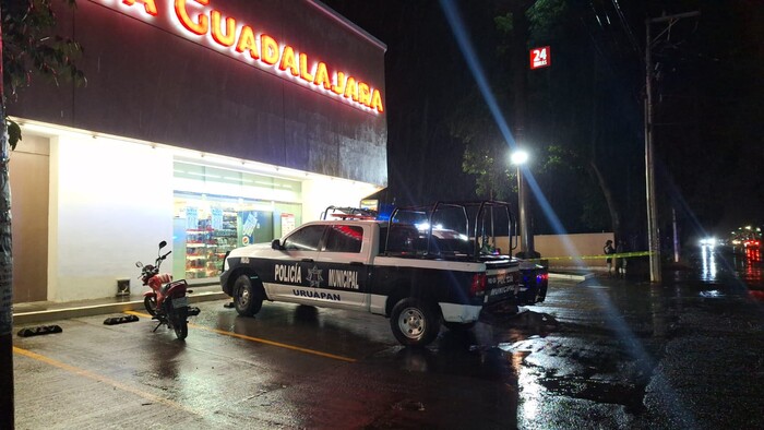 Durante asalto balean a empleadas de Farmacias Guadalajara; una muere