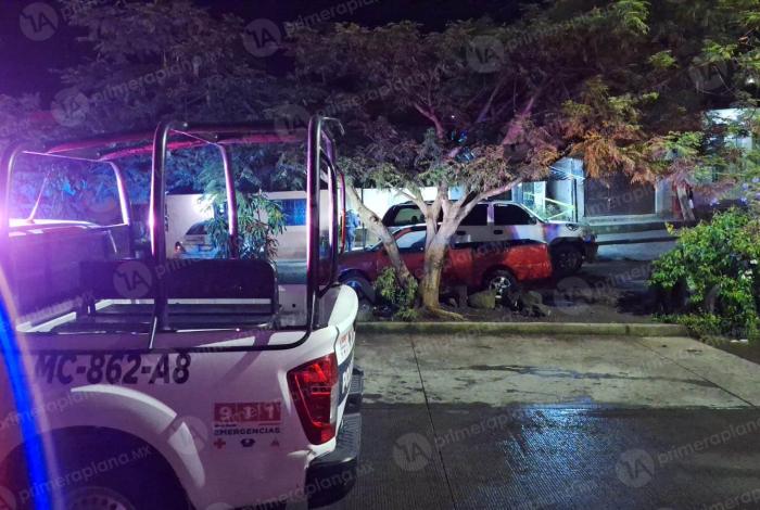 Ej3cut4n a un hombre y después se enfr3nt4n a tir0s con la policía, en Uruapan
