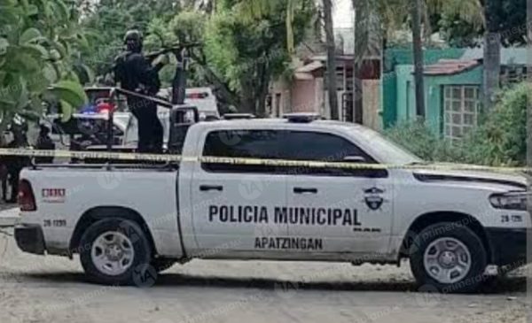 Ejecut4do y mani4tado, hallan a hombre frente al panteón de Apatzingán