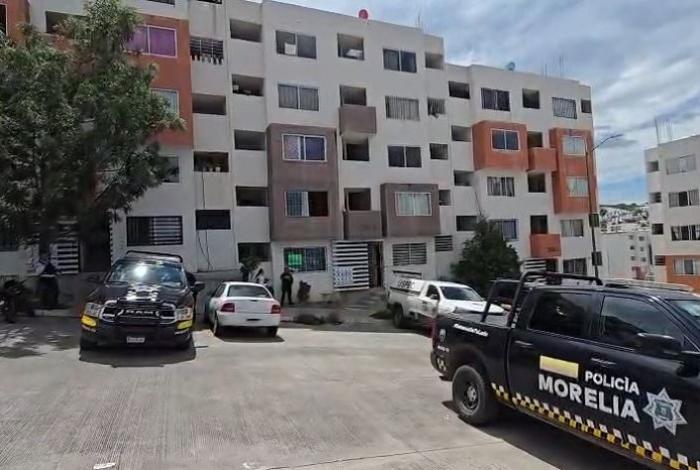 Ejecutan a balazos a un hombre en el acceso de departamentos en Villas del Oriente, en Morelia