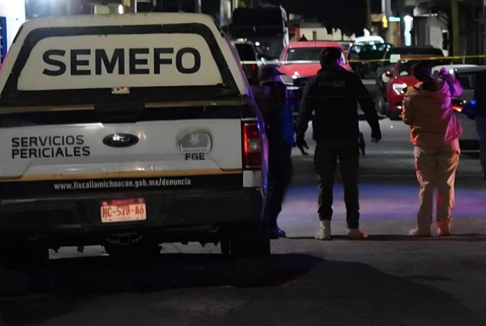 Ejecutan a dos jóvenes con armas de grueso calibre en plena vía pública en Cotija