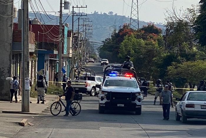 Ejecutan a tiros a dos motociclistas en la colonia Doctores, al oriente de Uruapan