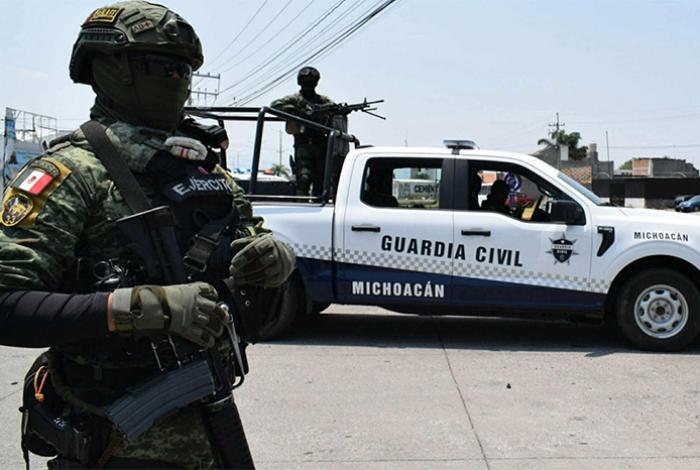 Ejército abate a tres presuntos delincuentes tras enfrentamiento en La Ruana; aseguran armas y camioneta