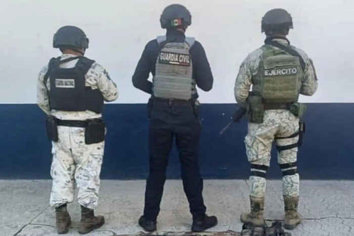  Ejército y SSP de Michoacán decomisan armas en Buenavista Tomatlán