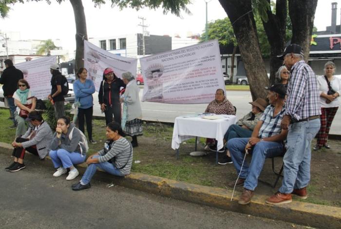 Ejidatarios de Morelia y Zinapécuaro protestan en el Registro Agrario por cobros y retrazos