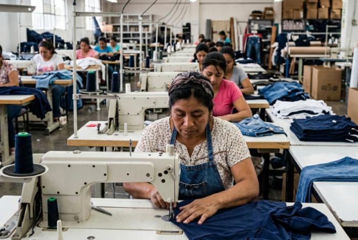 El 76 % de mujeres en el sector textil mexicano trabaja en la informalidad, según informe