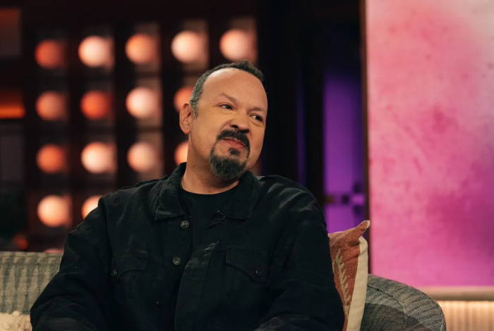 El cantante Pepe Aguilar defiende a su hija Ángela de los memes