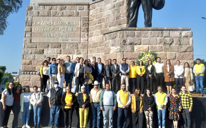  El cardenismo vive en el PRD Michoacán, destacan al conmemorar el 87° aniversario de la Expropiación Petrolera en el Obelisco a Lázaro Cárdenas