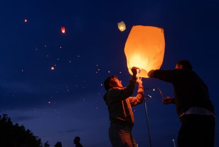 El cielo de Morelia se ilumina con la elevación masiva de globos de Cantoya