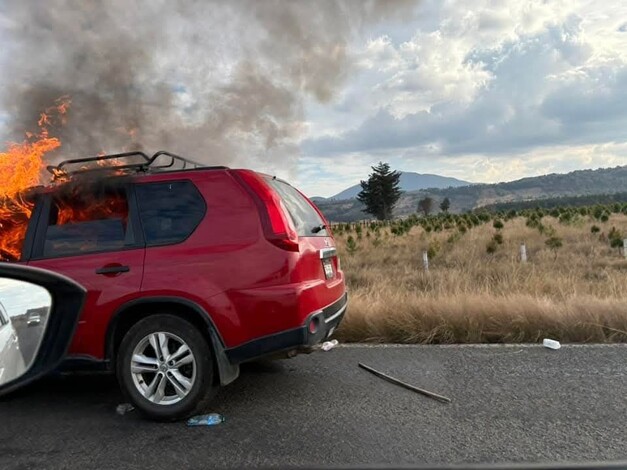 El colmo: Se incendia camioneta en Zinapécuaro a causa de una falla mecánica