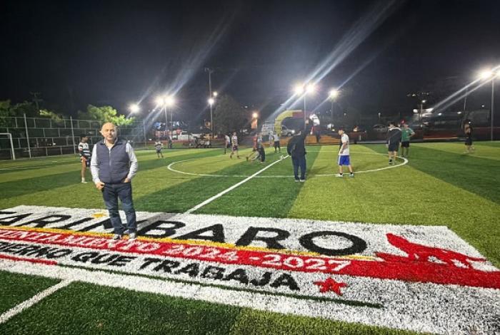 El deporte une a las familias: Eric Gaona, entrega moderna unidad deportiva en Tarímbaro