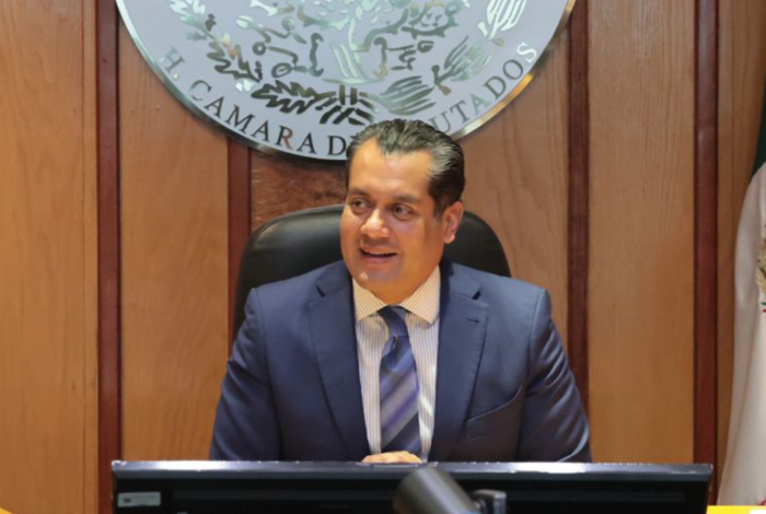 El diputado Gutiérrez Luna expresa su rechazo a la irrupción en las instalaciones del SNTE