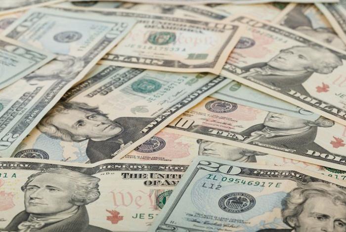El dólar débil y el desempleo en EEUU golpean a los receptores de remesas en las Américas