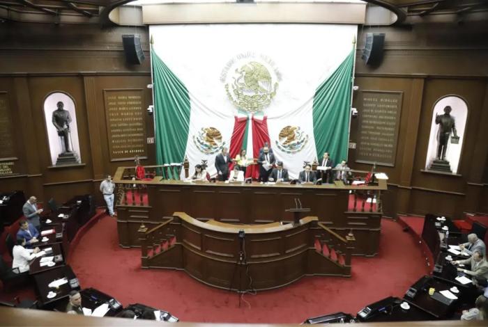 El domingo habrá nuevo Fiscal en Michoacán, Adrián López se separó este viernes del cargo
