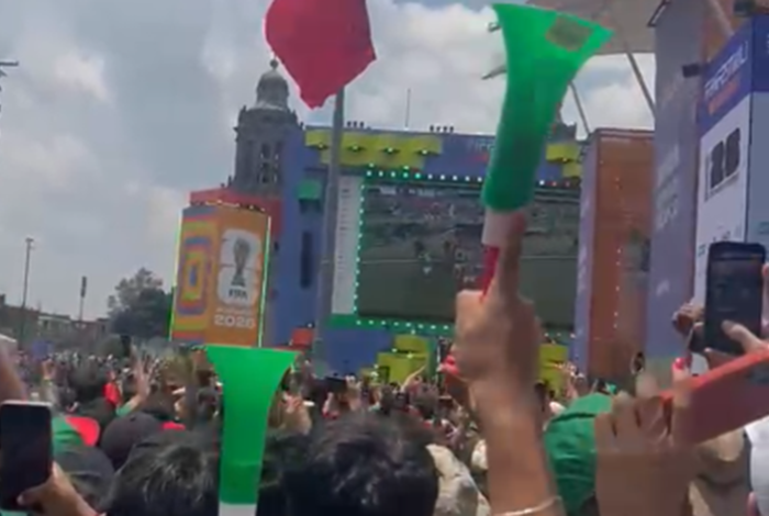 El FIFA Fan Festival en el Zócalo vibra con el gol de México