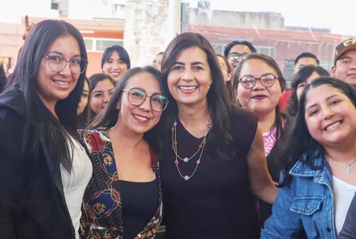 El lunes regresan a las aulas más de 953 mil estudiantes de básica: Gabriela Molina