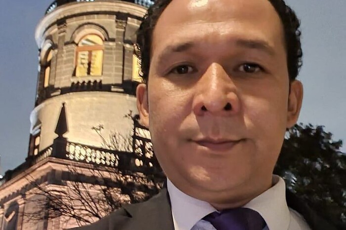 El mérito de ser madre y docente en Michoacán