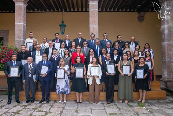El nicolaita Jorge Álvarez Banderas recibe el reconocimiento al Mérito a la Excelencia Educativa