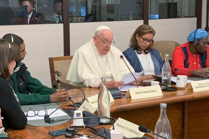 El papa insta a Iglesia, Estados y organismos internacionales a "no olvidar los pobres"