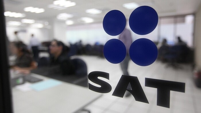 El SAT embargará el dinero a estas cuentas bancarias: estos serán los contribuyentes afectados