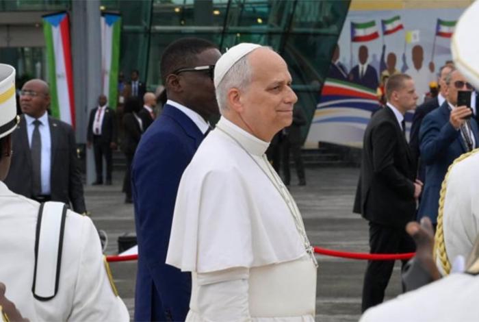 El Vaticano asegura que el papa continúa predicando la paz, tras un nuevo ataque de Trump