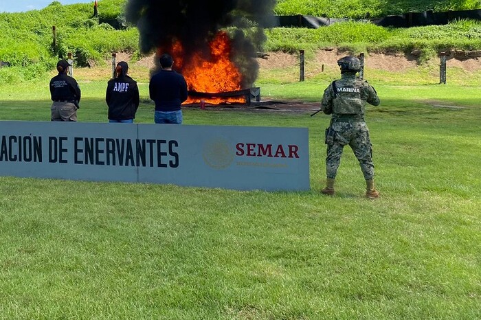 Elementos de la Marina destruyen media tonelada de cocaína en Lázaro Cárdenas