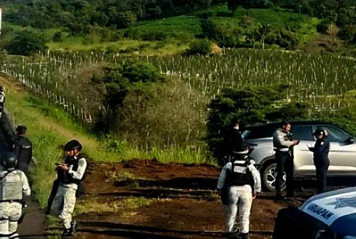 Elementos de seguridad recuperan camioneta robada tras persecución