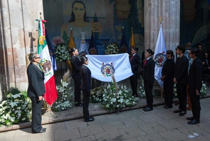 Emotivo homenaje y despedida de la UMSNH a Lupita Morales Ledesma