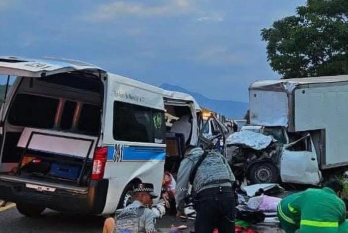 En accidente vehicular deja cuatro personas fallecidas en la Siglo XXI