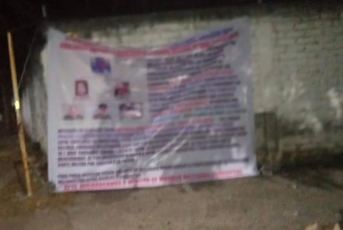 En Apatzingán colocan mantas con mensajes que acusan a mandos de vínculos con la delincuencia organizada