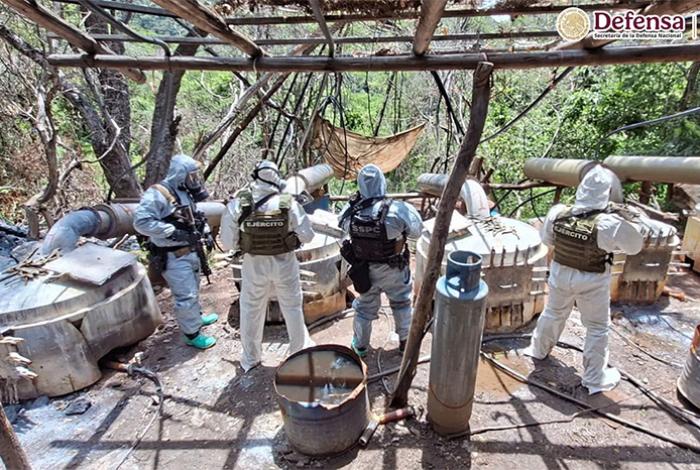 En Carácuaro, fuerzas federales inhabilitan narcolaboratorio tras repeler agresión armada