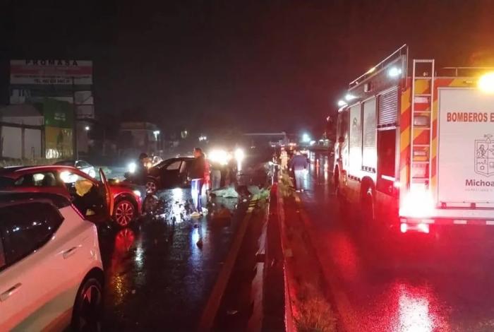 En carambola, tres personas resultaron lesionadas en la Morelia-Pátzcuaro