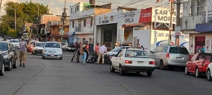 En dos hechos de tránsito en Morelia, dos motociclistas heridos