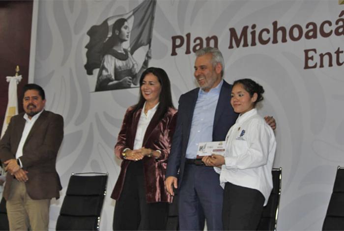 En el Tec de Morelia inicia Bedolla la entrega de 44 mil tarjetas de la Beca Gertrudis Bocanegra
