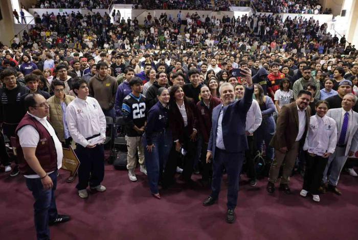 En el Tec de Morelia inicia Bedolla la entrega de 44 mil tarjetas de la Beca Gertrudis Bocanegra