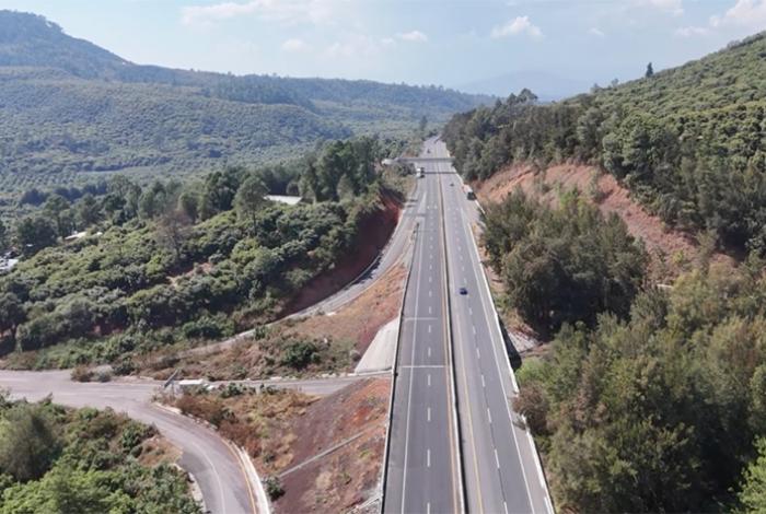 En fase final, modernización y ampliación del tramo Pátzcuaro-Uruapan de la Siglo XXI: SICT