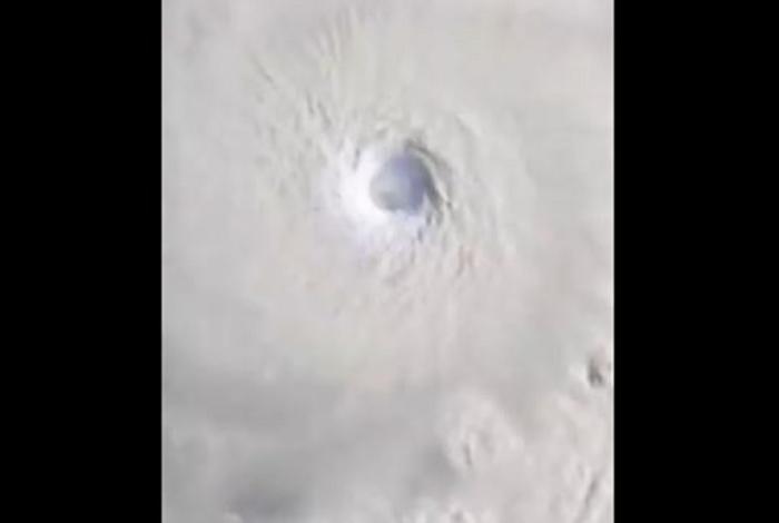 En horas Erin pasó de tormenta a huracán "catastrófico" categoría 5