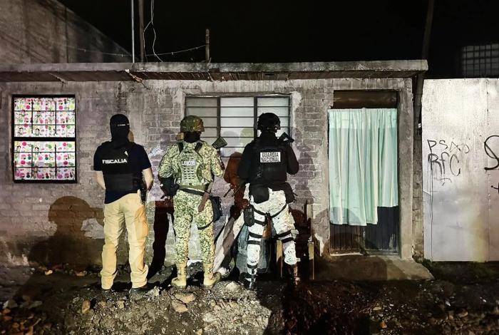 En Morelia, FGE catea un inmueble y asegura metanfetamina; hay una persona detenida