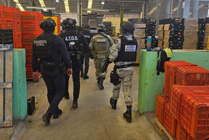 En operativo, FGE detiene a presunta responsable de extorsionar a tres comerciantes de Apatzingán