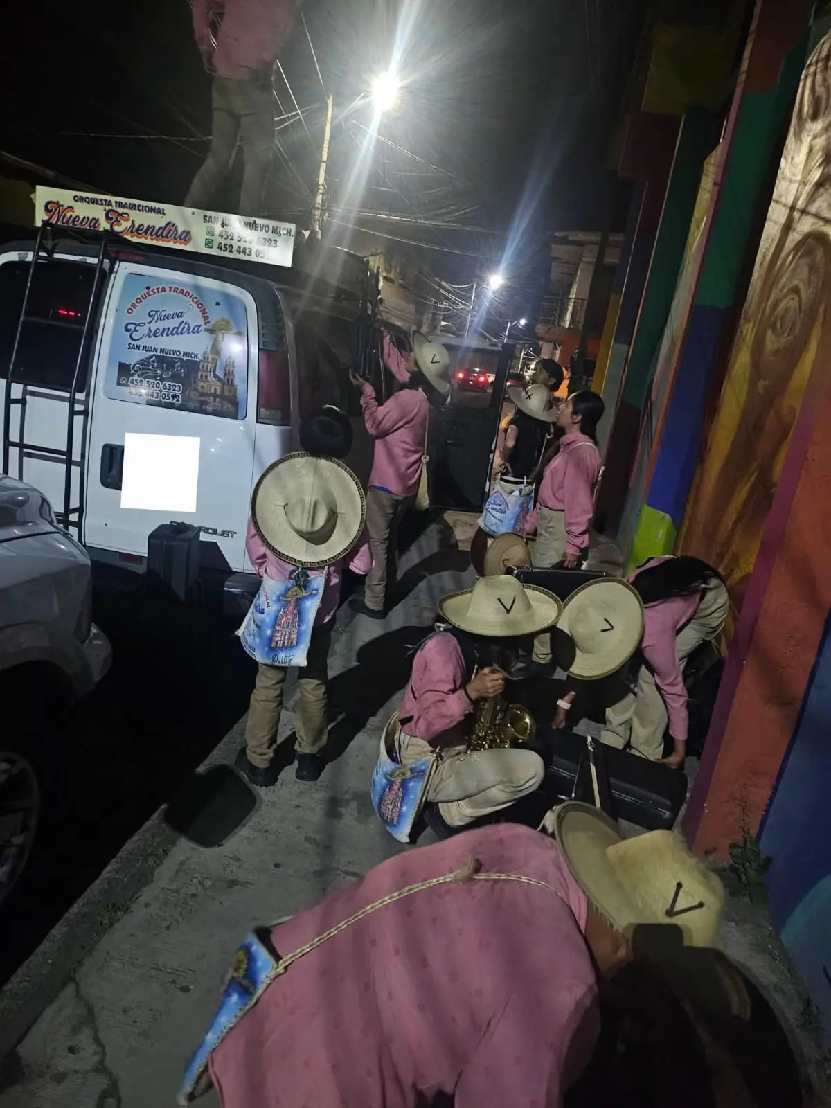 En pleno centro de Uruapan roban instrumentos a grupo tradicional purhépecha