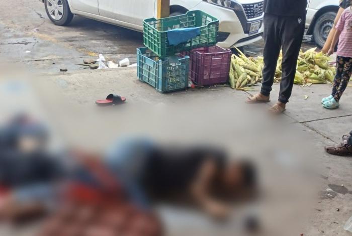 En pleno día y en el mercado López Rayón, ejecutan a tres en Apatzingán