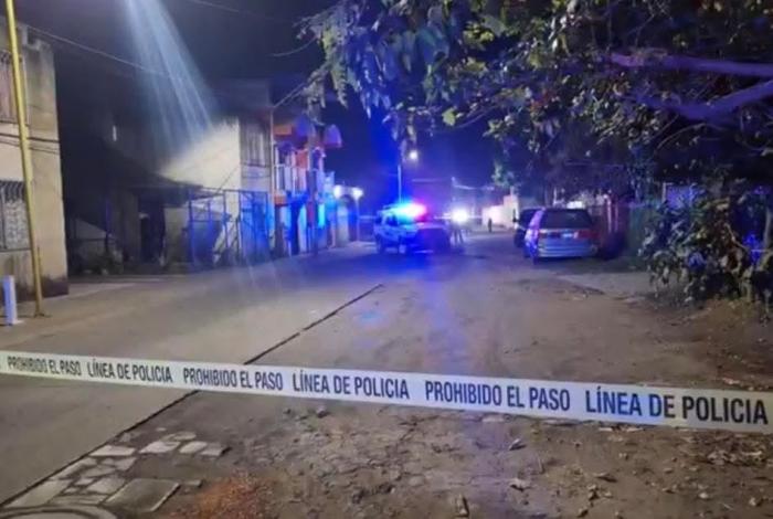 En Uruapan, le quitan la vid4 a un motociclista