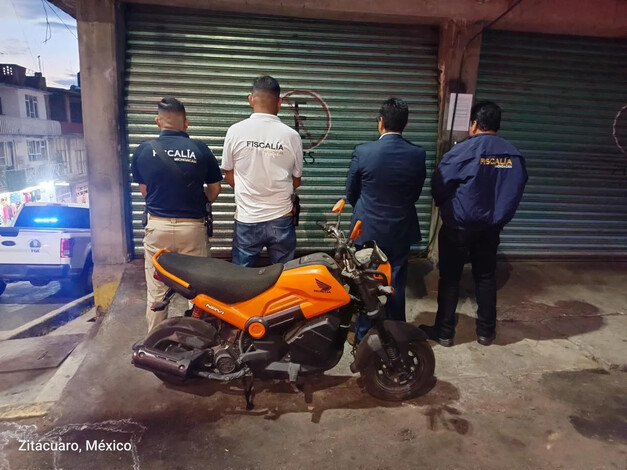 En Zitácuaro, catea FGE inmueble y recupera una motocicleta robada